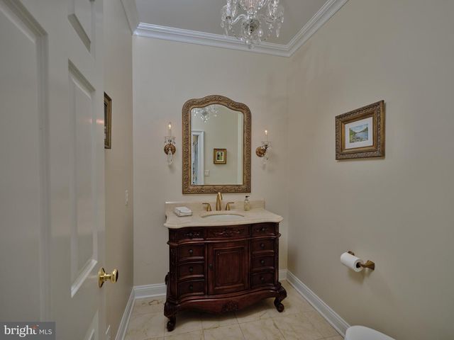 1300 SACKETTSFORD RD, Ivyland, PA 18974