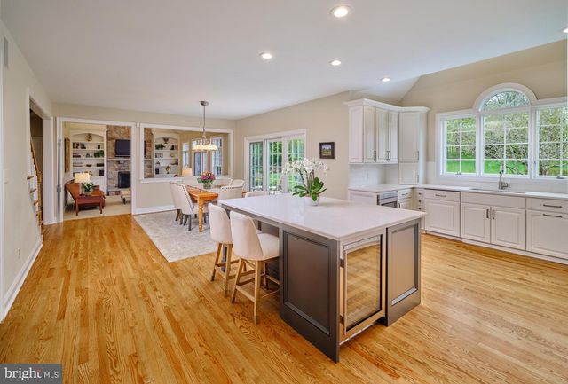 1300 SACKETTSFORD RD, Ivyland, PA 18974