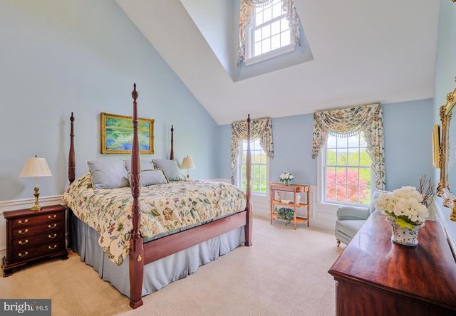 1300 SACKETTSFORD RD, Ivyland, PA 18974