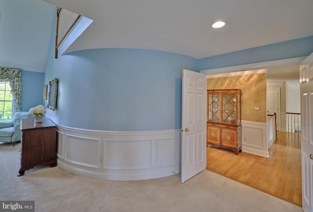 1300 SACKETTSFORD RD, Ivyland, PA 18974