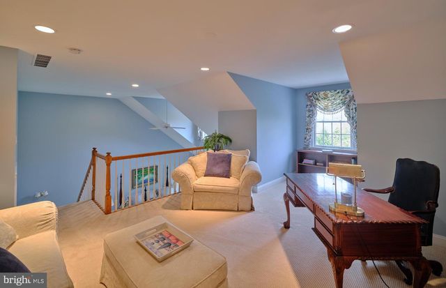 1300 SACKETTSFORD RD, Ivyland, PA 18974
