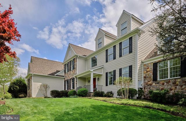 1300 SACKETTSFORD RD, Ivyland, PA 18974