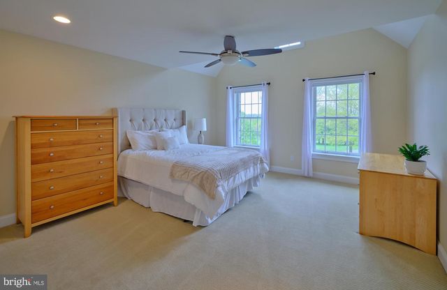 1300 SACKETTSFORD RD, Ivyland, PA 18974