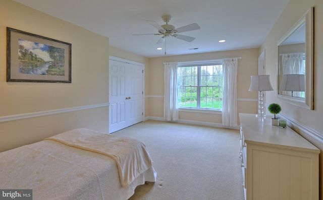 1300 SACKETTSFORD RD, Ivyland, PA 18974