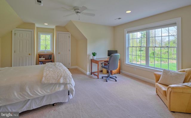 1300 SACKETTSFORD RD, Ivyland, PA 18974
