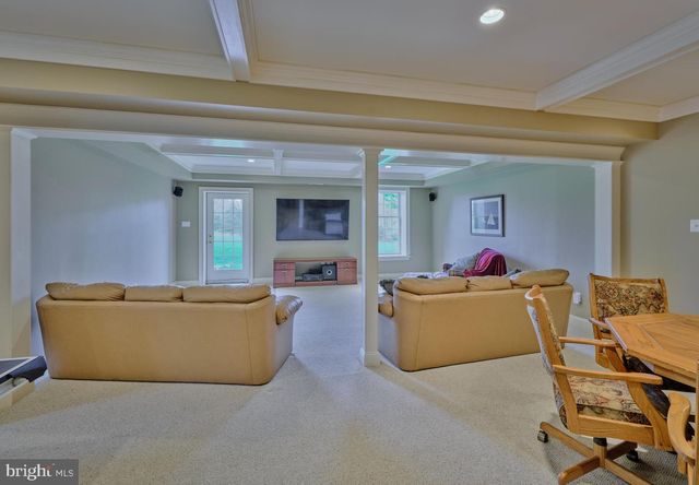 1300 SACKETTSFORD RD, Ivyland, PA 18974