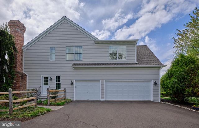 1300 SACKETTSFORD RD, Ivyland, PA 18974