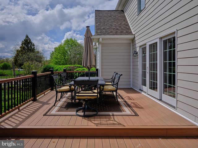1300 SACKETTSFORD RD, Ivyland, PA 18974