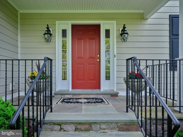 1300 SACKETTSFORD RD, Ivyland, PA 18974