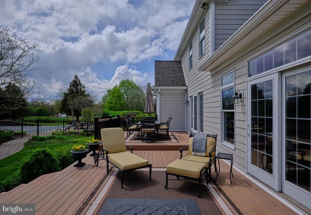 1300 SACKETTSFORD RD, Ivyland, PA 18974