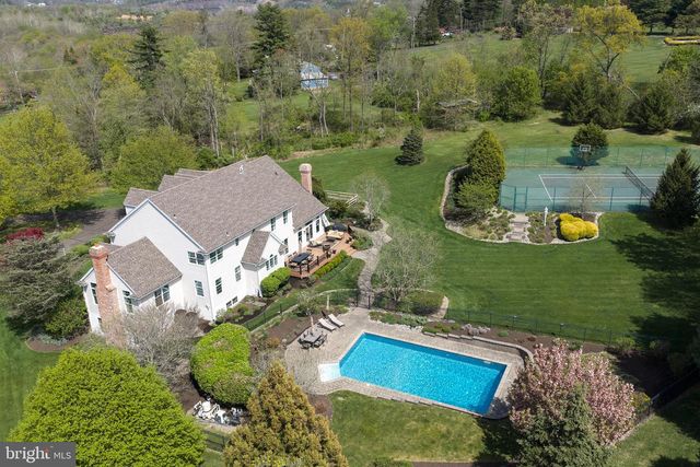 1300 SACKETTSFORD RD, Ivyland, PA 18974