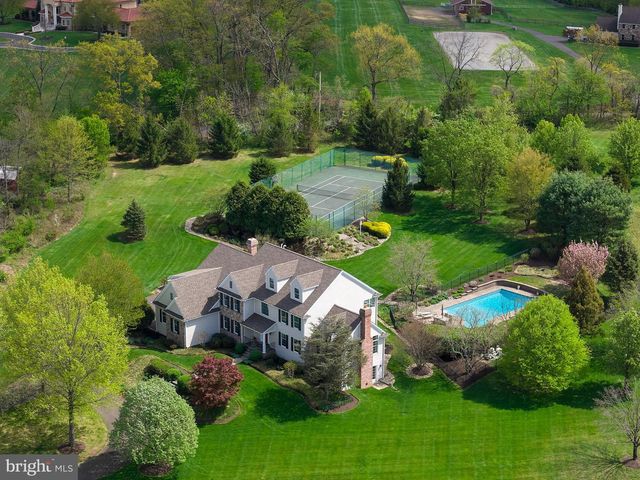 1300 SACKETTSFORD RD, Ivyland, PA 18974