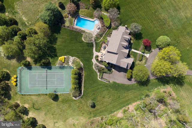 1300 SACKETTSFORD RD, Ivyland, PA 18974