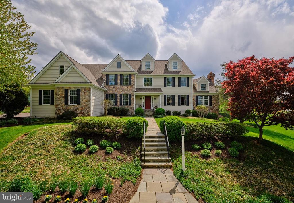 1300 SACKETTSFORD RD, Ivyland, PA 18974