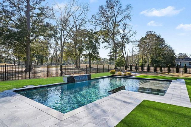 208 Green Lake Dr., Myrtle Beach, SC 29572