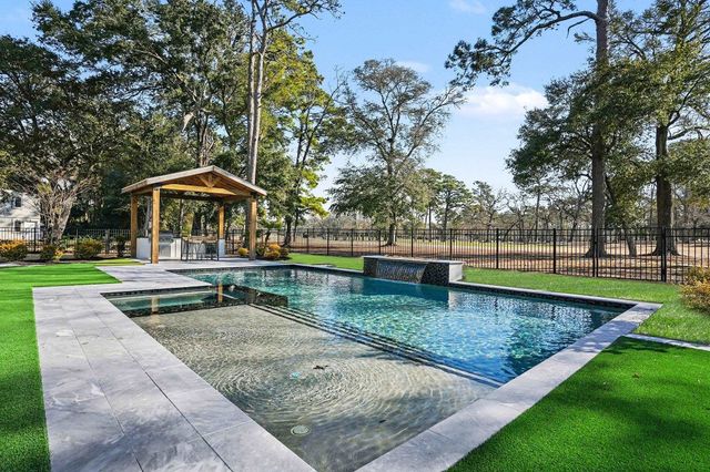 208 Green Lake Dr., Myrtle Beach, SC 29572