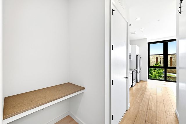 800 Embassy DR 305, Austin, TX 78702