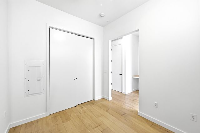 800 Embassy DR 305, Austin, TX 78702