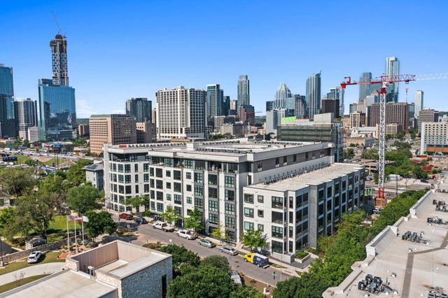800 Embassy DR 305, Austin, TX 78702
