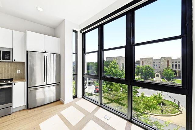 800 Embassy DR 305, Austin, TX 78702