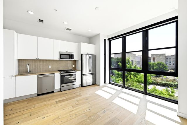 800 Embassy DR 305, Austin, TX 78702