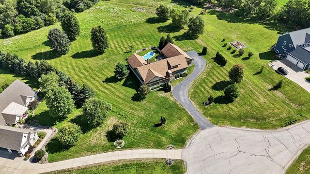 S90W32800 Granite TRAIL, Mukwonago, WI 53149