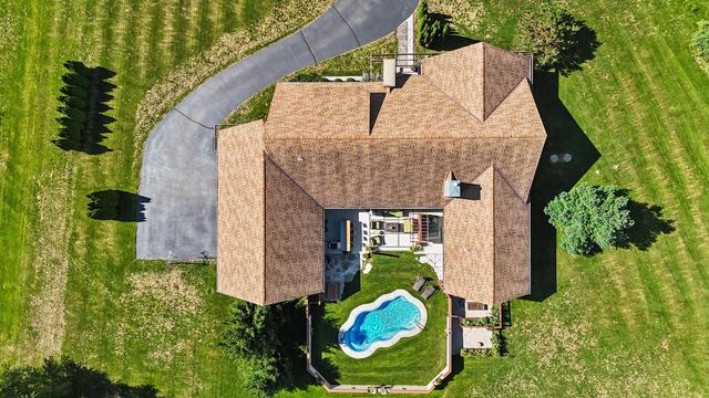 S90W32800 Granite TRAIL, Mukwonago, WI 53149