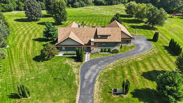 S90W32800 Granite TRAIL, Mukwonago, WI 53149