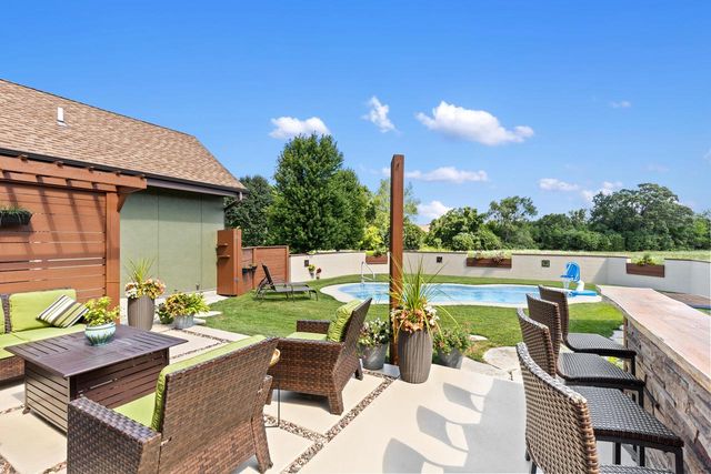 S90W32800 Granite TRAIL, Mukwonago, WI 53149