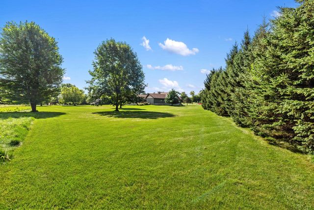S90W32800 Granite TRAIL, Mukwonago, WI 53149