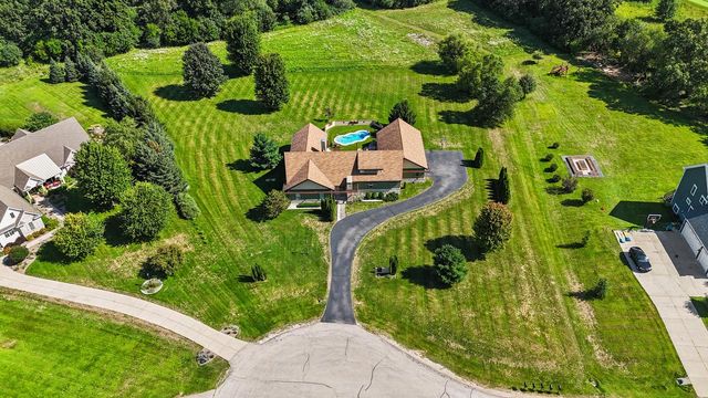 S90W32800 Granite TRAIL, Mukwonago, WI 53149