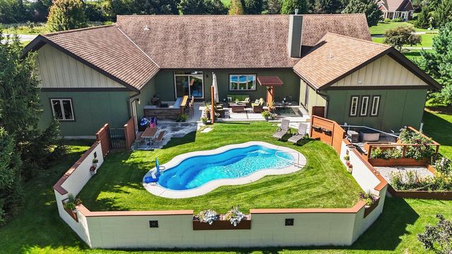 S90W32800 Granite TRAIL, Mukwonago, WI 53149