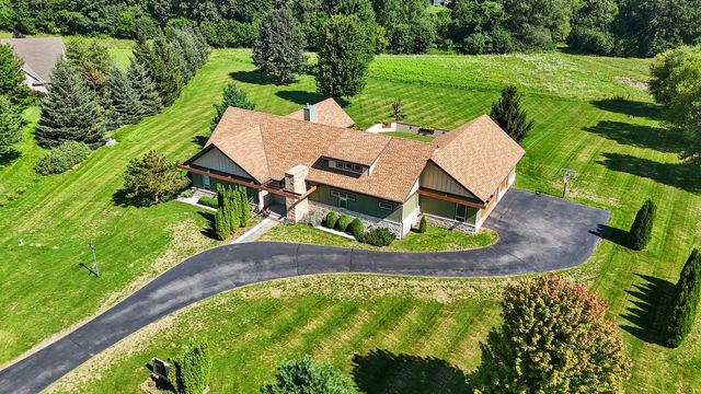S90W32800 Granite TRAIL, Mukwonago, WI 53149