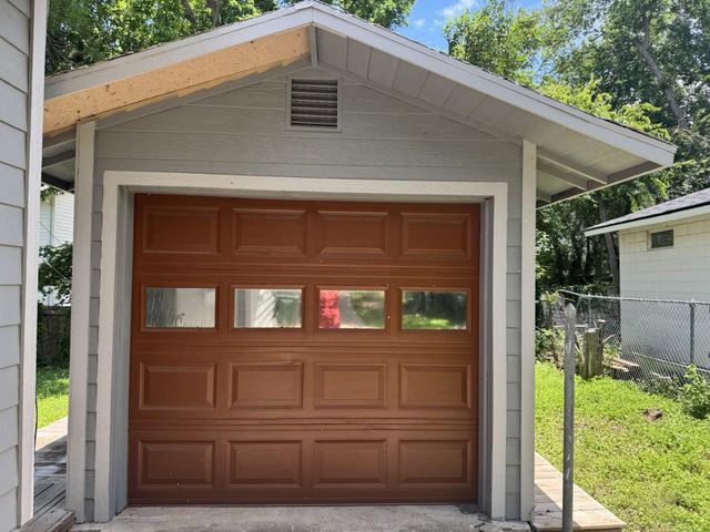 1813 Rhodes RD, Austin, TX 78721