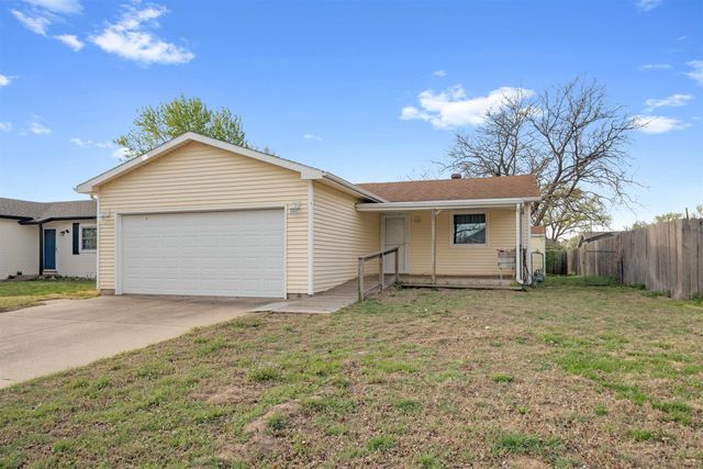 925 E Idlewild Dr, Wichita, KS 67216