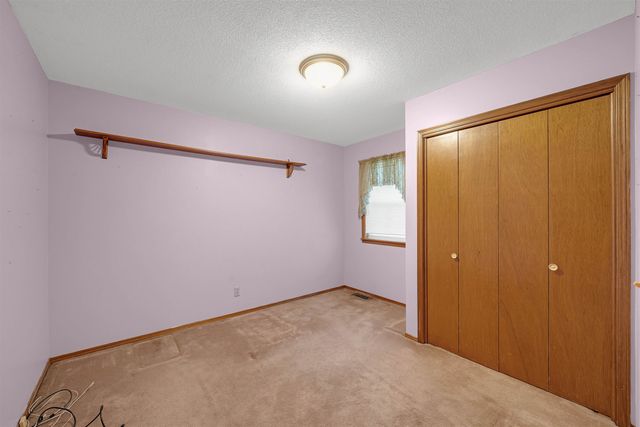 925 E Idlewild Dr, Wichita, KS 67216