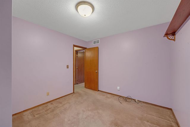 925 E Idlewild Dr, Wichita, KS 67216