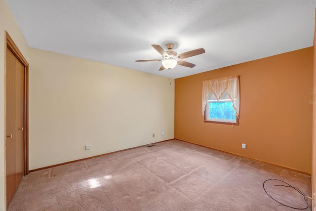 925 E Idlewild Dr, Wichita, KS 67216