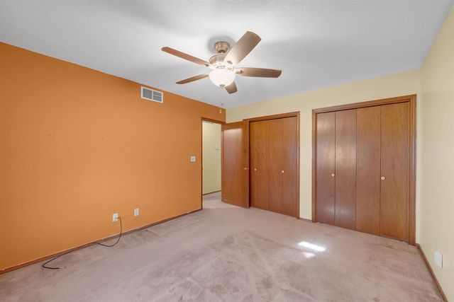 925 E Idlewild Dr, Wichita, KS 67216