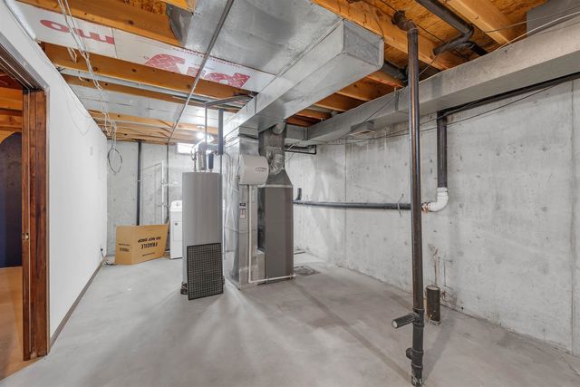 925 E Idlewild Dr, Wichita, KS 67216