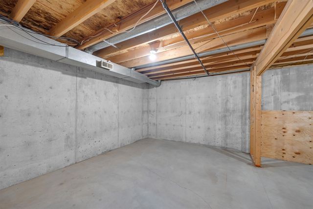 925 E Idlewild Dr, Wichita, KS 67216