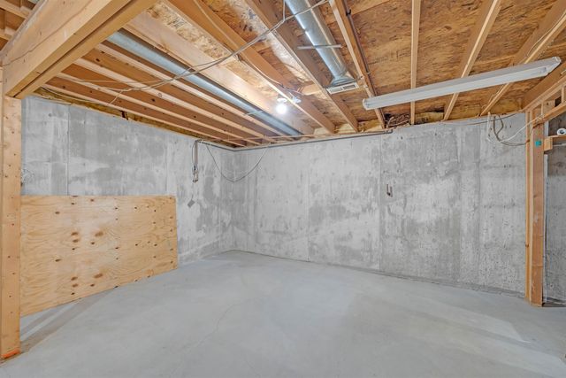 925 E Idlewild Dr, Wichita, KS 67216