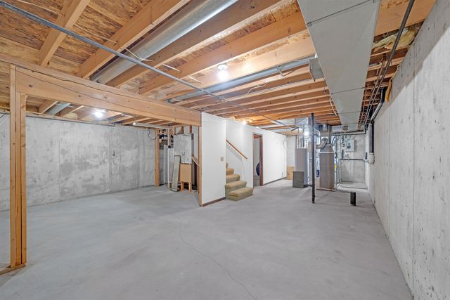 925 E Idlewild Dr, Wichita, KS 67216