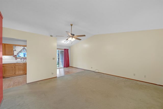 925 E Idlewild Dr, Wichita, KS 67216