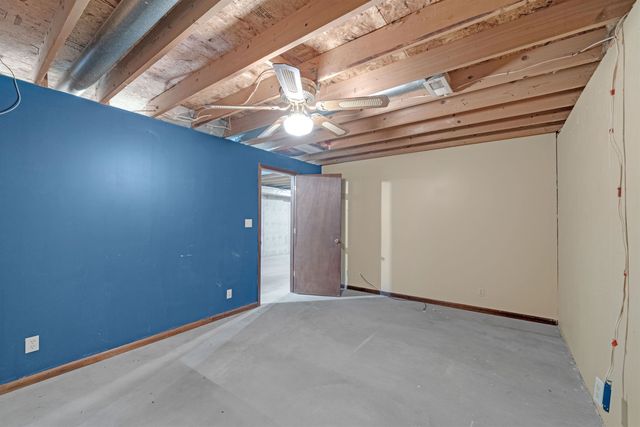 925 E Idlewild Dr, Wichita, KS 67216