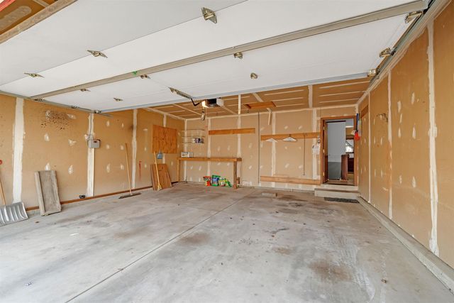 925 E Idlewild Dr, Wichita, KS 67216