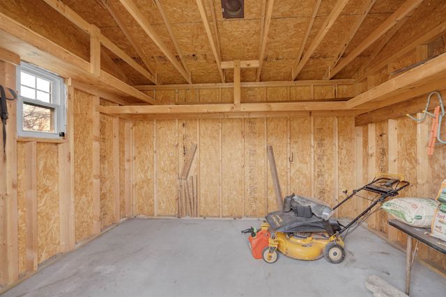 925 E Idlewild Dr, Wichita, KS 67216