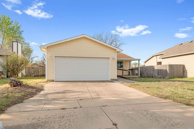 925 E Idlewild Dr, Wichita, KS 67216