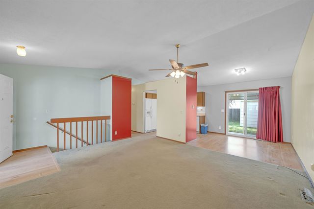 925 E Idlewild Dr, Wichita, KS 67216