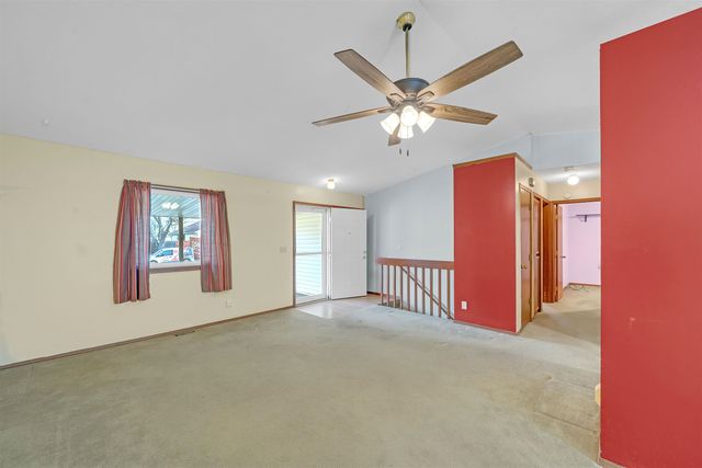 925 E Idlewild Dr, Wichita, KS 67216